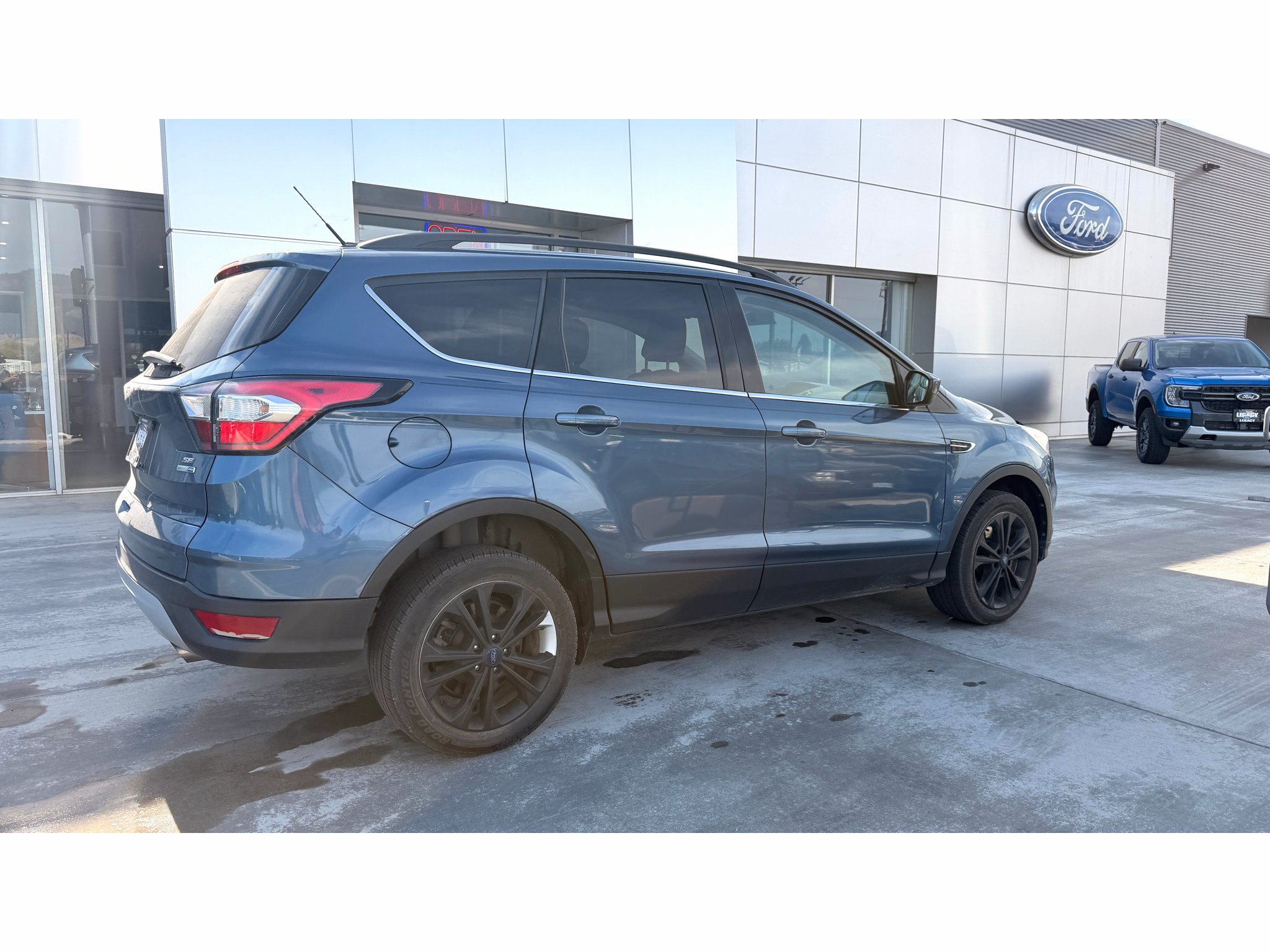 Used 2018 Blue Metallic Ford SE image 9