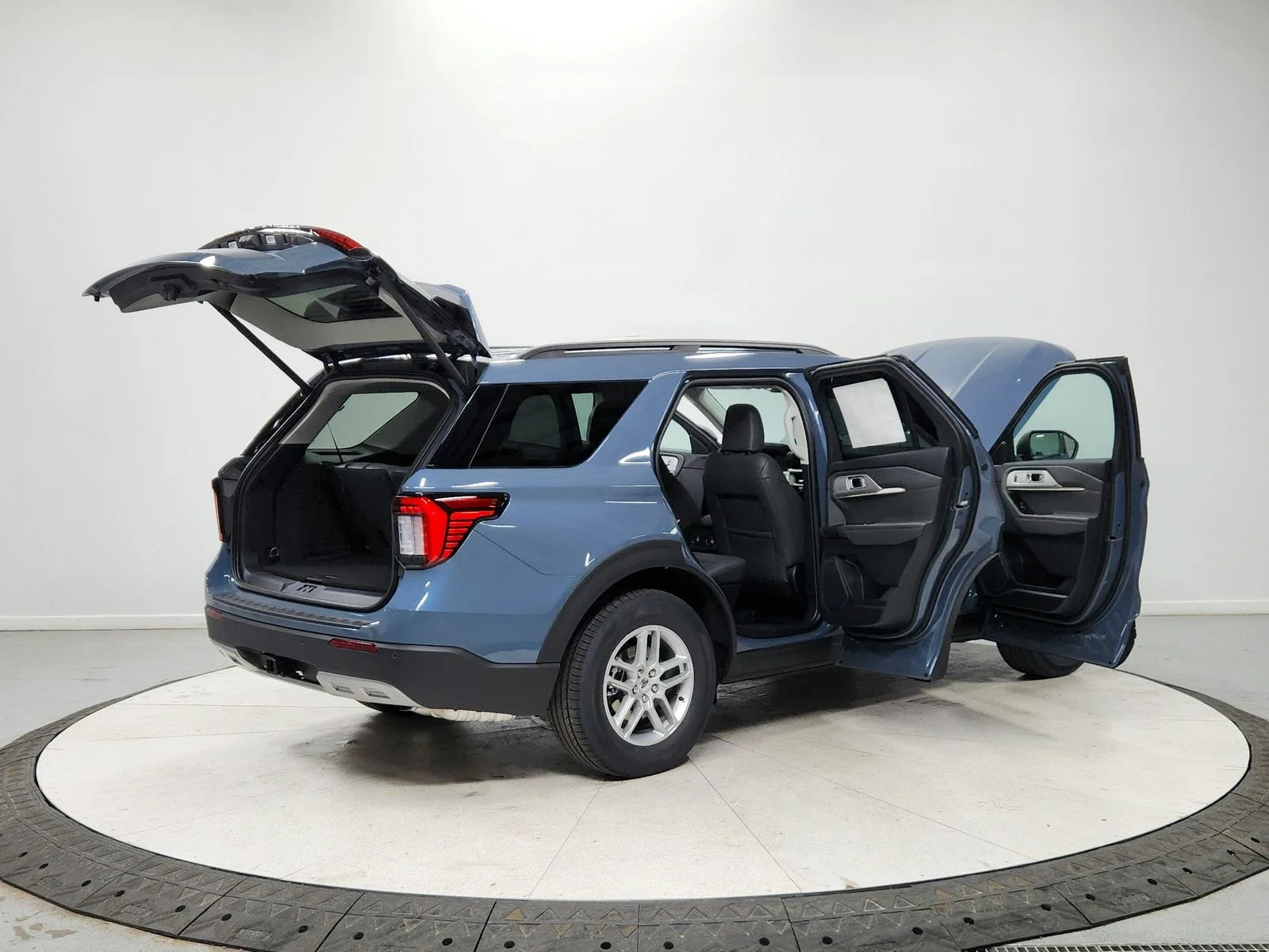 Used 2026 Vapor Blue Metallic Ford Active image 15