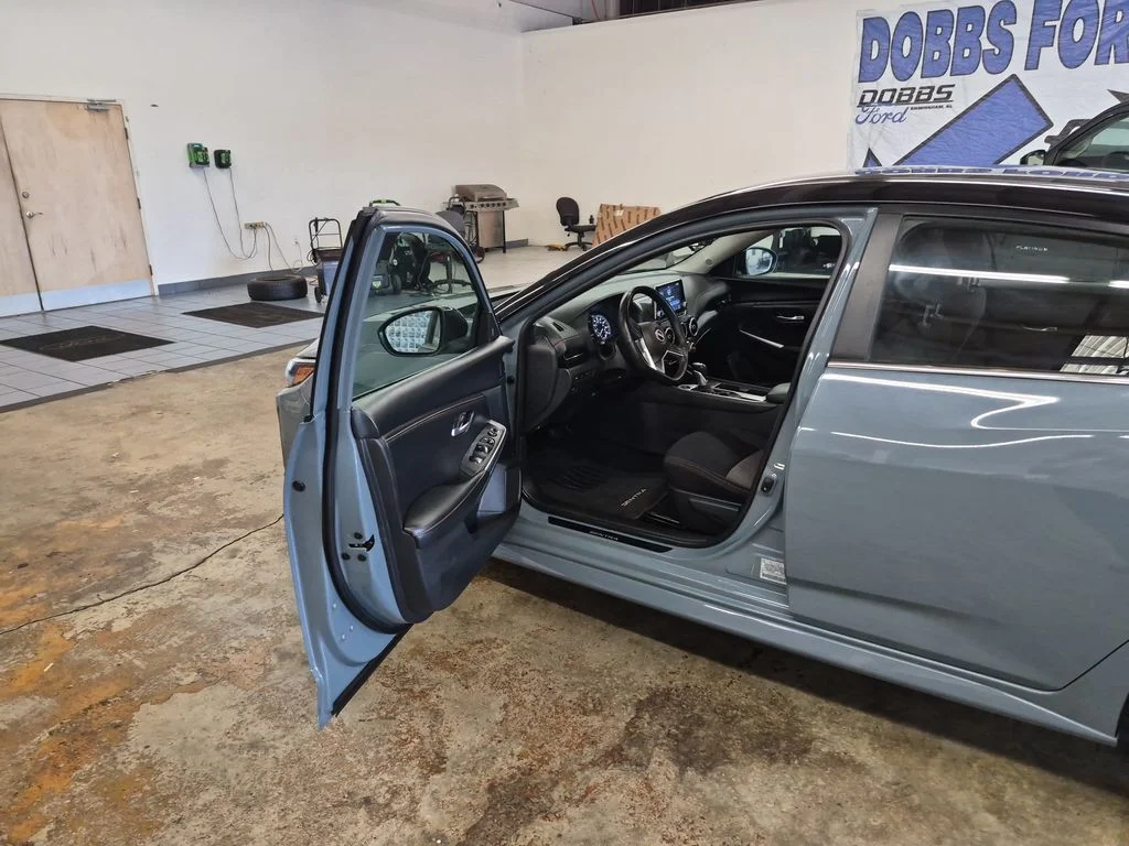 Used 2025 2t Gry Blk Roof Nissan SR image 10