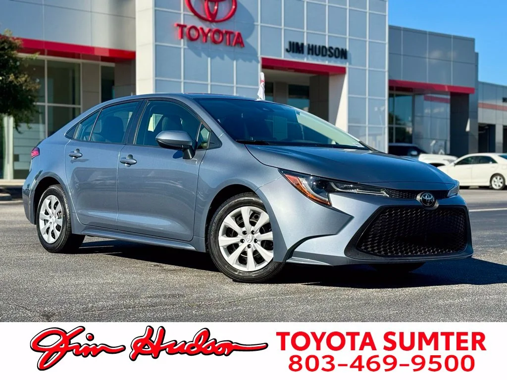 Used 2022  Toyota LE image 1