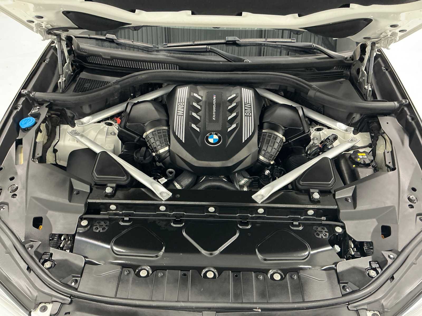 Used 2021 Alpine White BMW M50i image 25