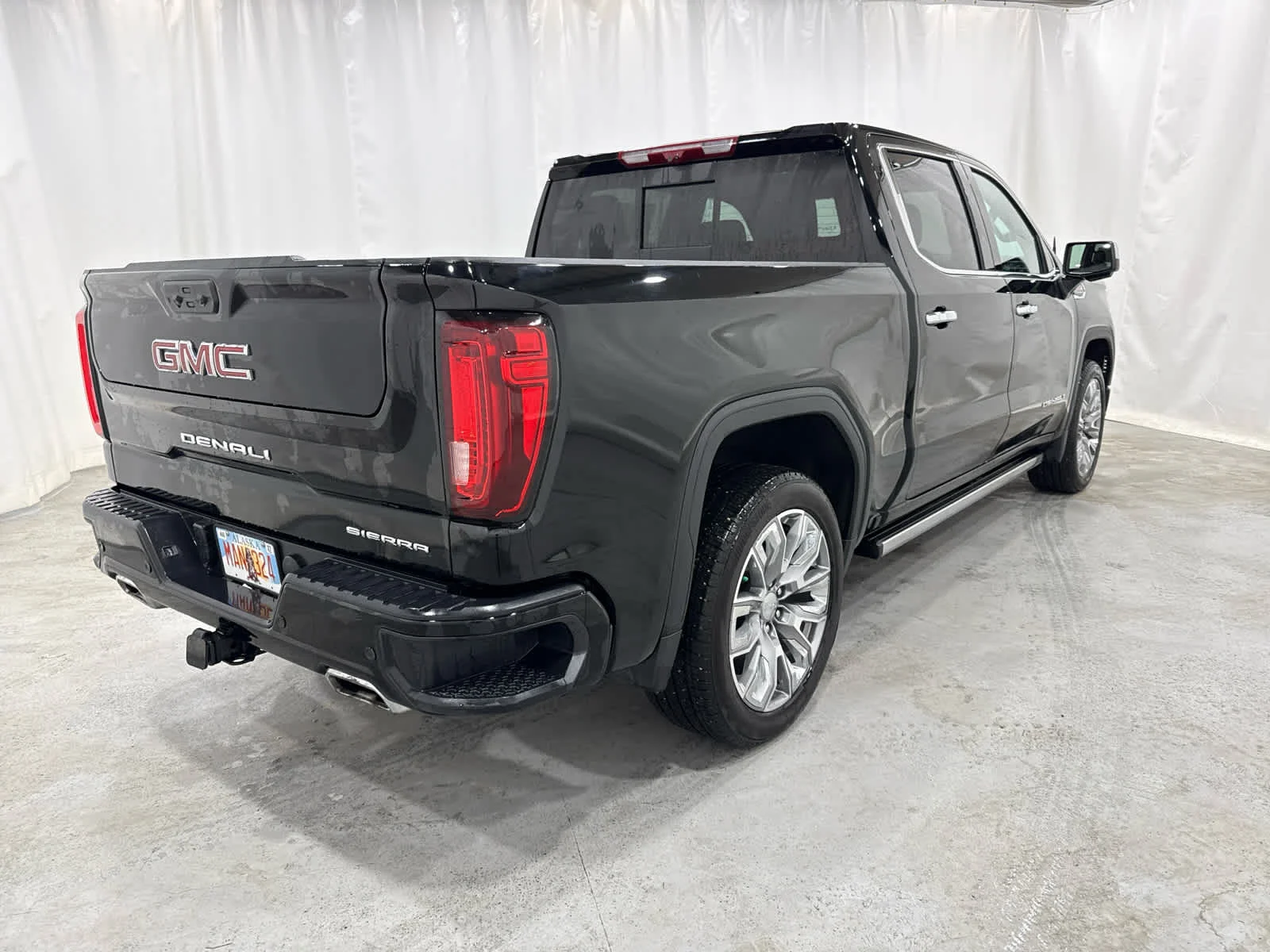 Used 2025 Onyx Black GMC Denali image 5