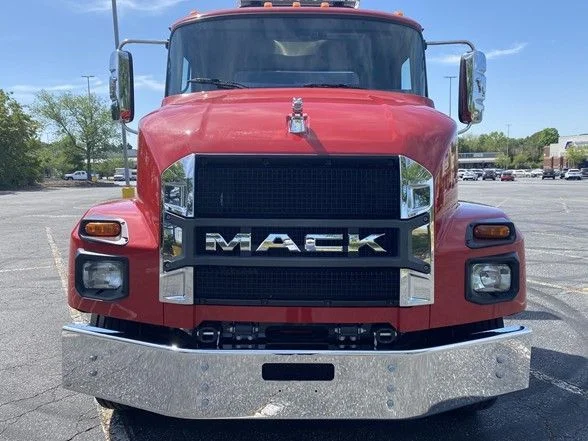 Used 2024 Red Mack  image 20
