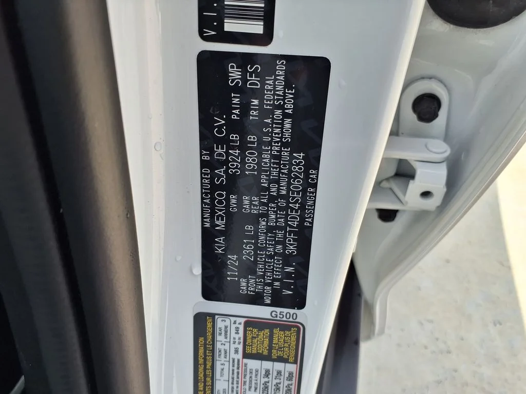 Used 2025 White Kia LXS image 32