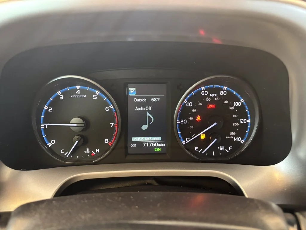 Used 2017 Gray Toyota XLE image 19