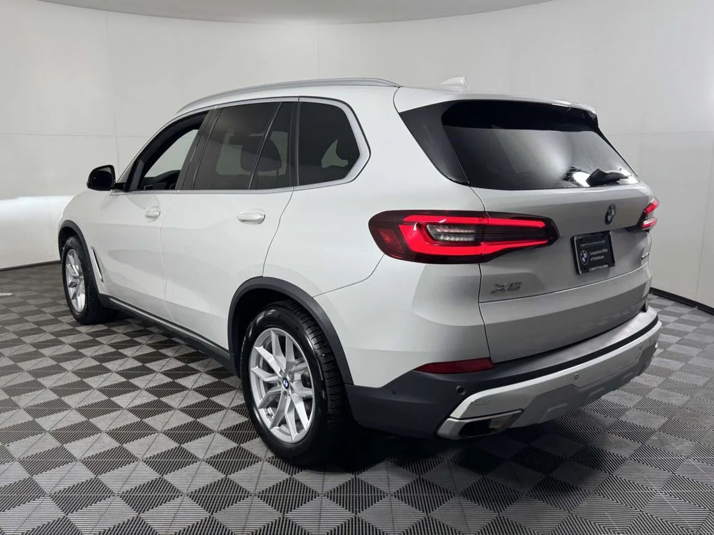 Used 2020 White BMW xDrive40i image 8