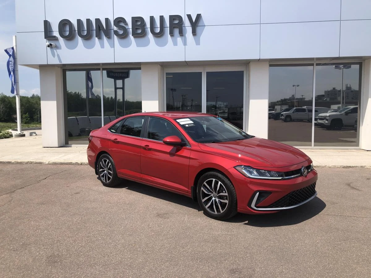 Used 2025 Red Volkswagen Comfortline Auto image 1