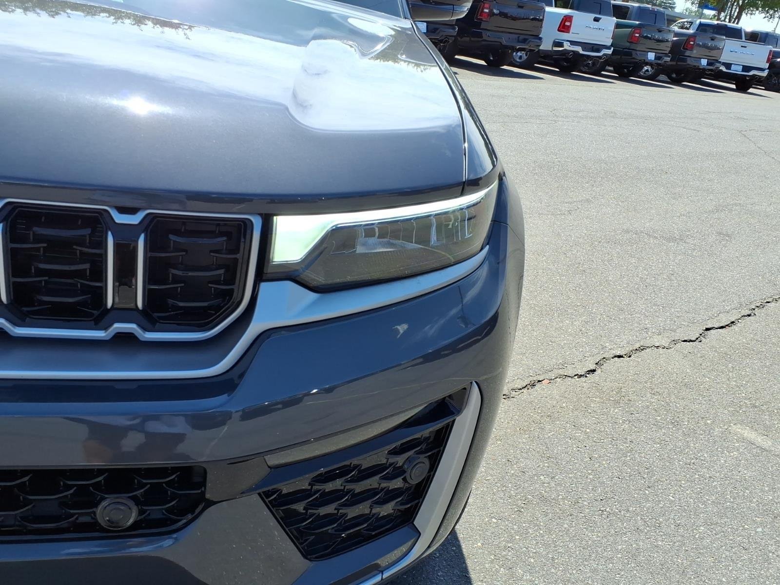 New 2026 Baltic Gray Metallic Clear-Coat Exterior Paint Jeep Summit image 16