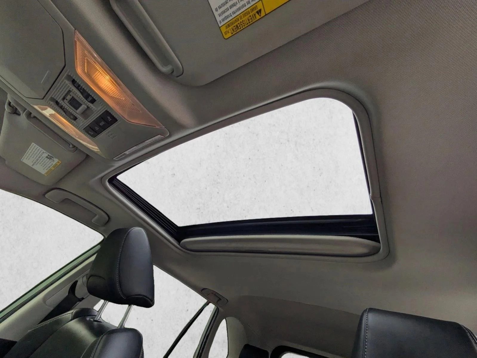 Used 2020 Lunar Rock Toyota XLE Premium image 13