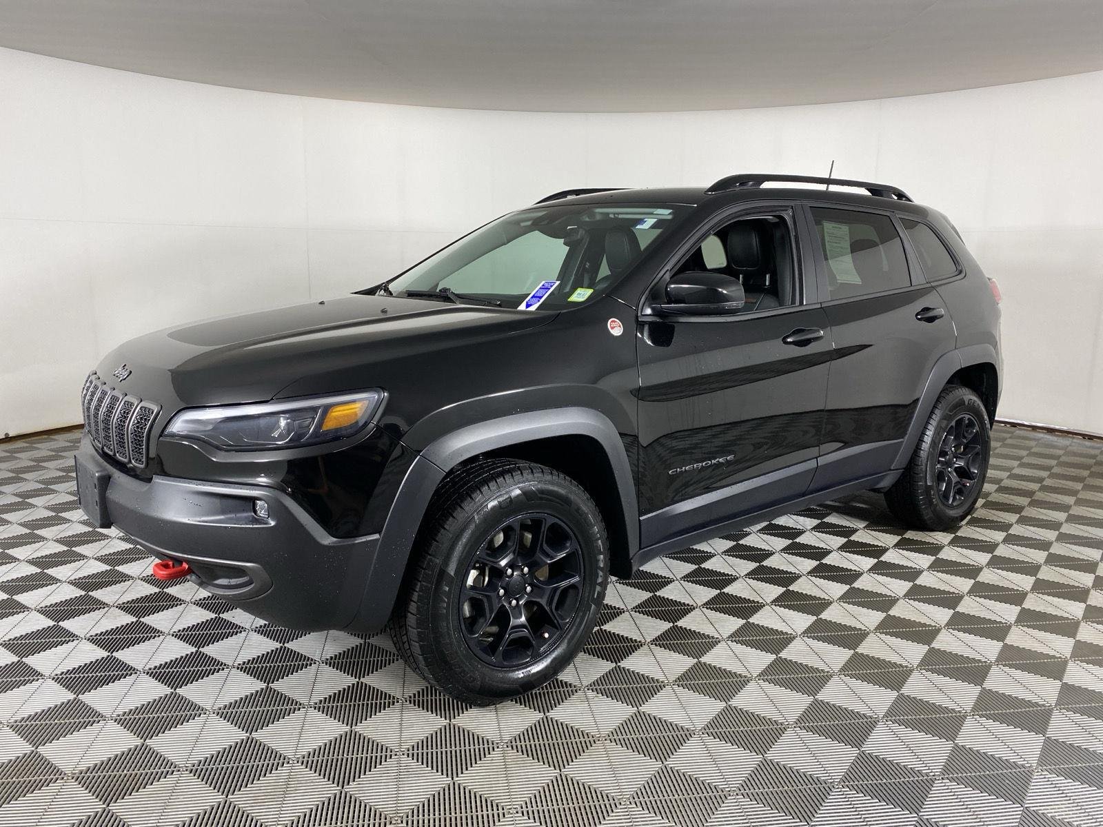 Used 2022 Diamond Black Crystal Pearlcoat Jeep Trailhawk image 3