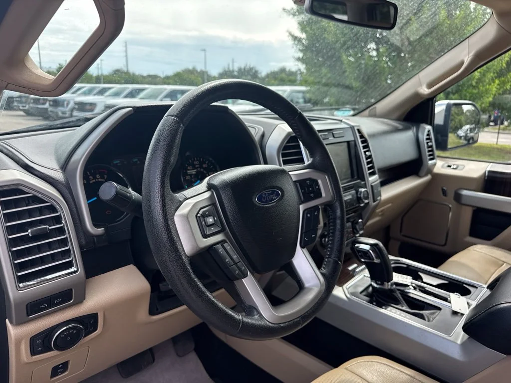 Used 2015 White Ford Lariat image 9