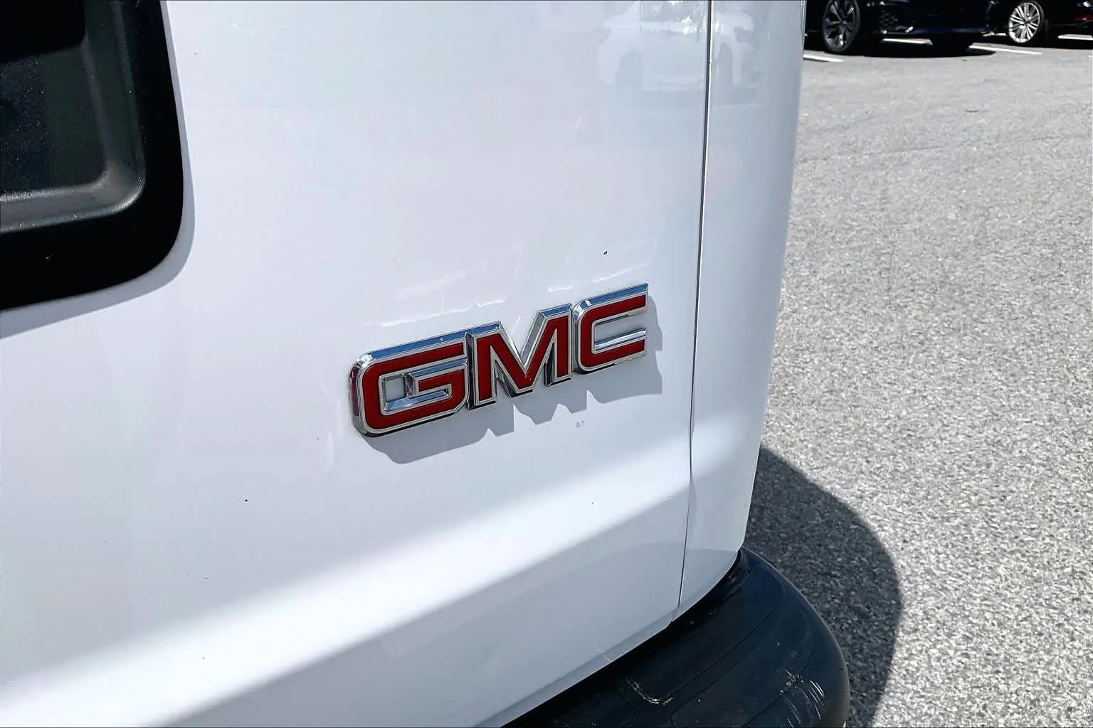 Certified Used 2020 Summit White GMC  image 32