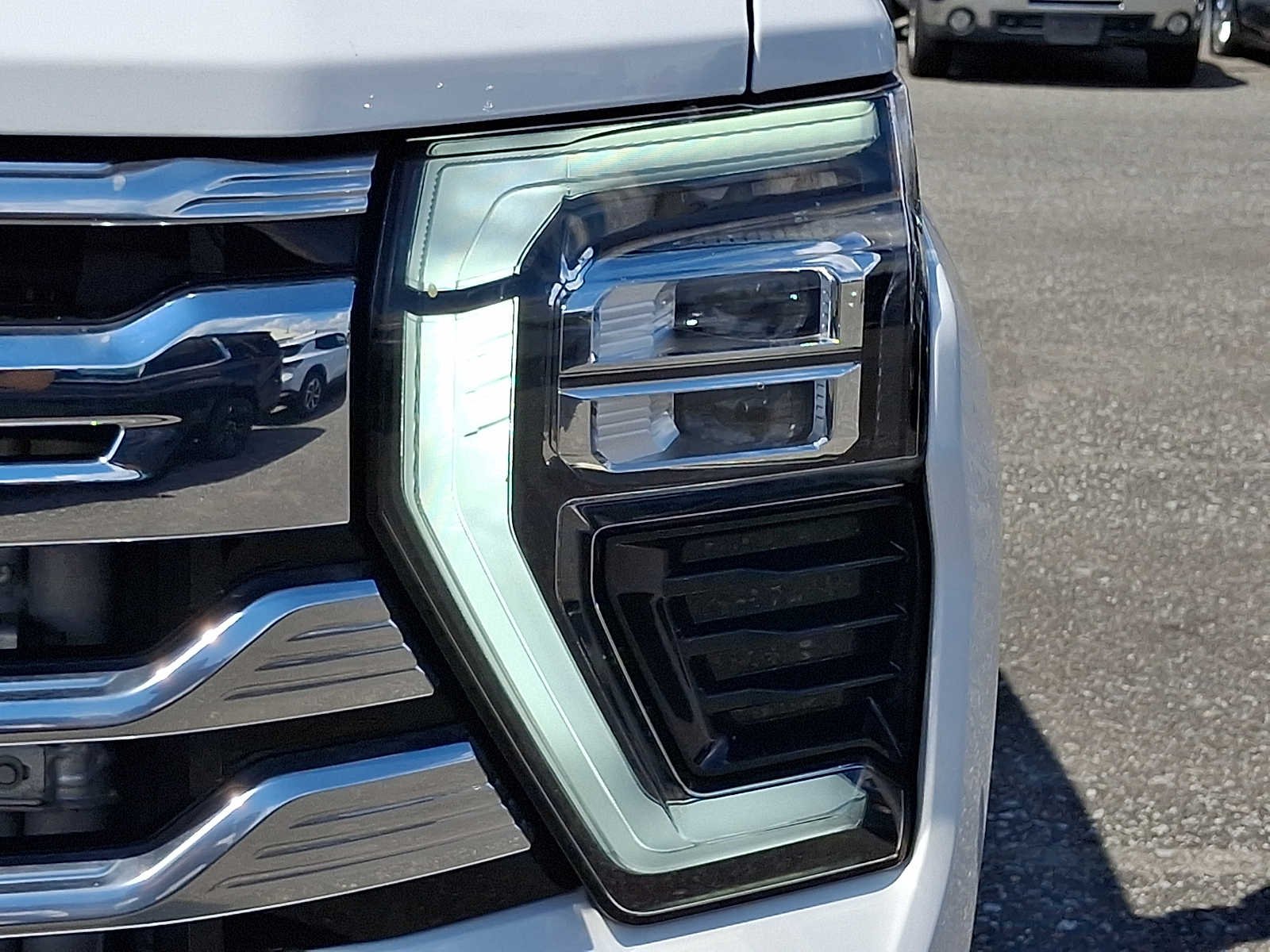 Used 2024 Summit White Chevrolet High Country image 9