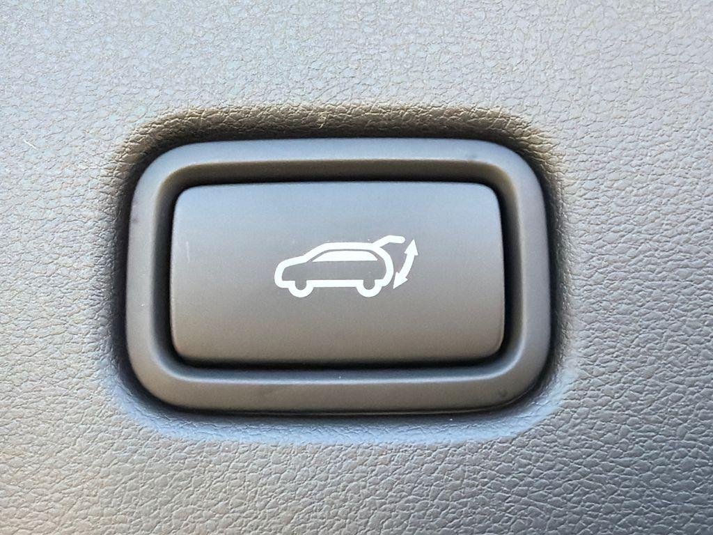 New 2026 White Hyundai SEL AWD image 19