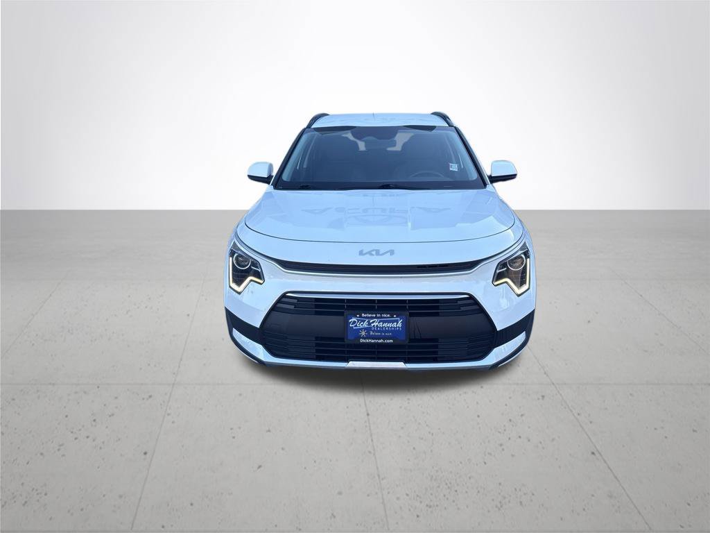 Used 2025 Snow White Pearl Kia LX image 3