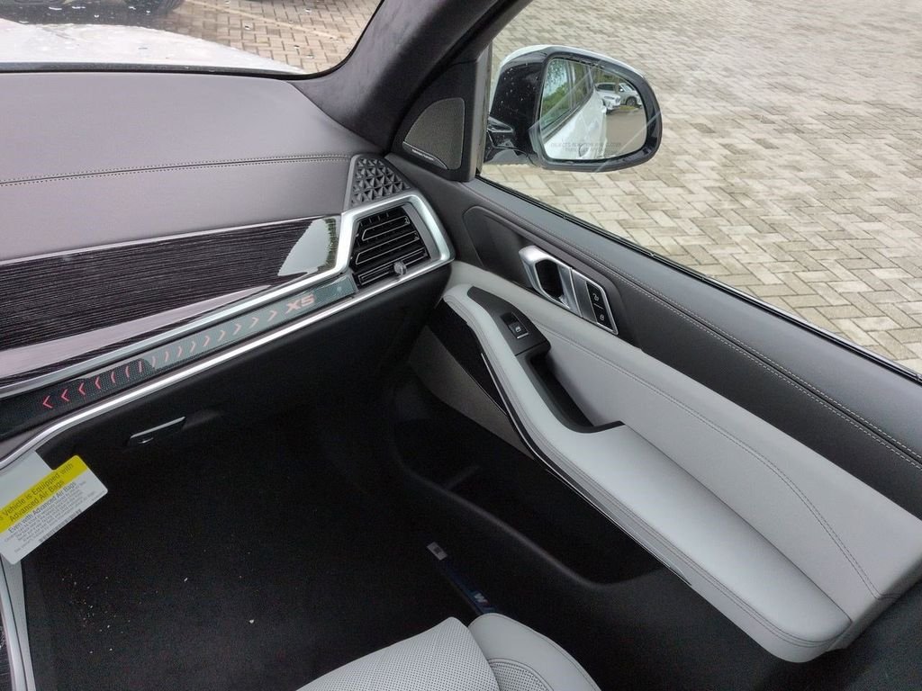 New 2026 Mineral White Metallic BMW xDrive50e image 17
