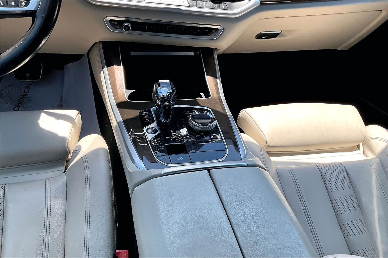 Used 2022 Mineral White Metallic BMW xDrive40i image 16