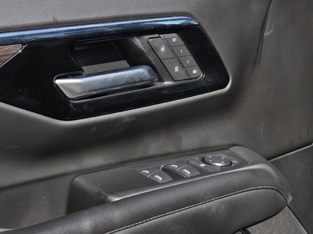 Used 2025 Black Chevrolet Z71 image 10