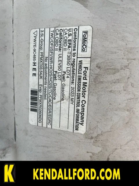Used 2023  Ford Lariat image 1