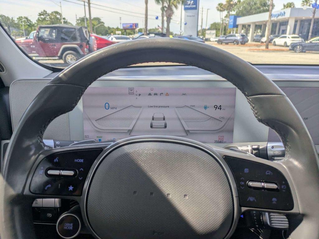 New 2023 Black Hyundai SE image 29