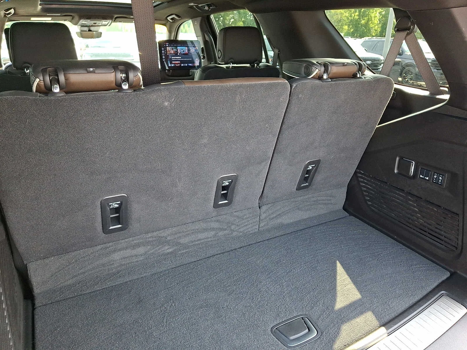 Used 2025 Onyx Black GMC Denali Ultimate image 29