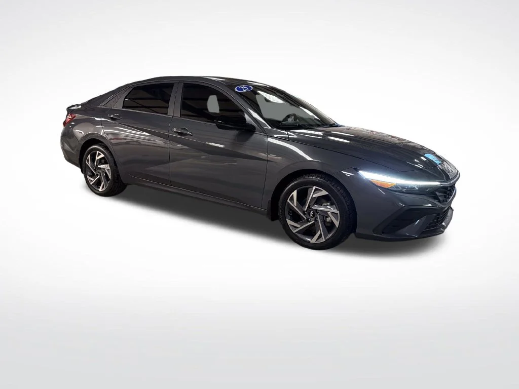 Used 2025 Gray Hyundai SEL Sport image 8