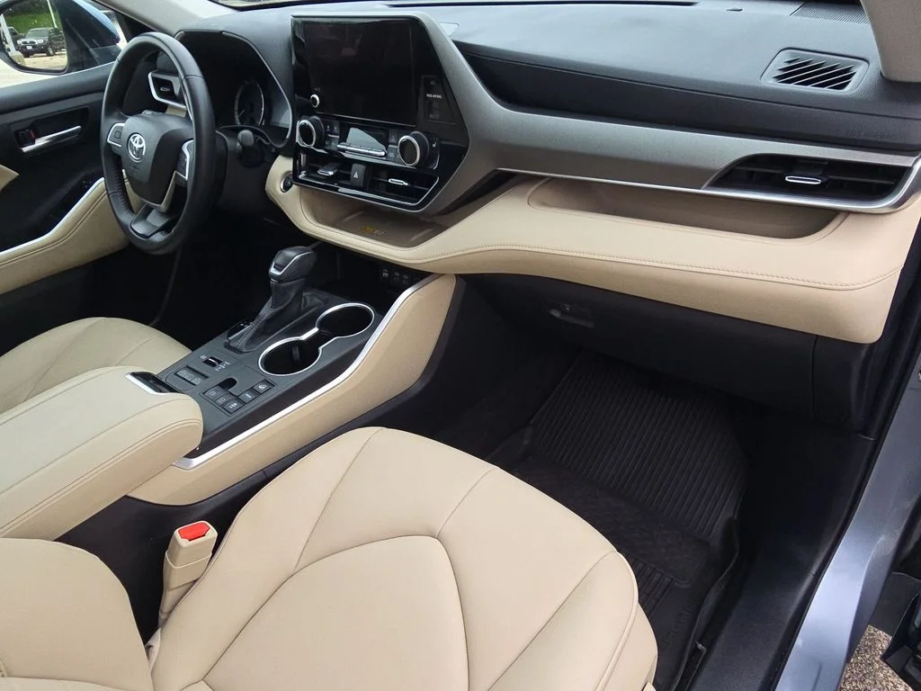 Used 2024  Toyota XLE image 39