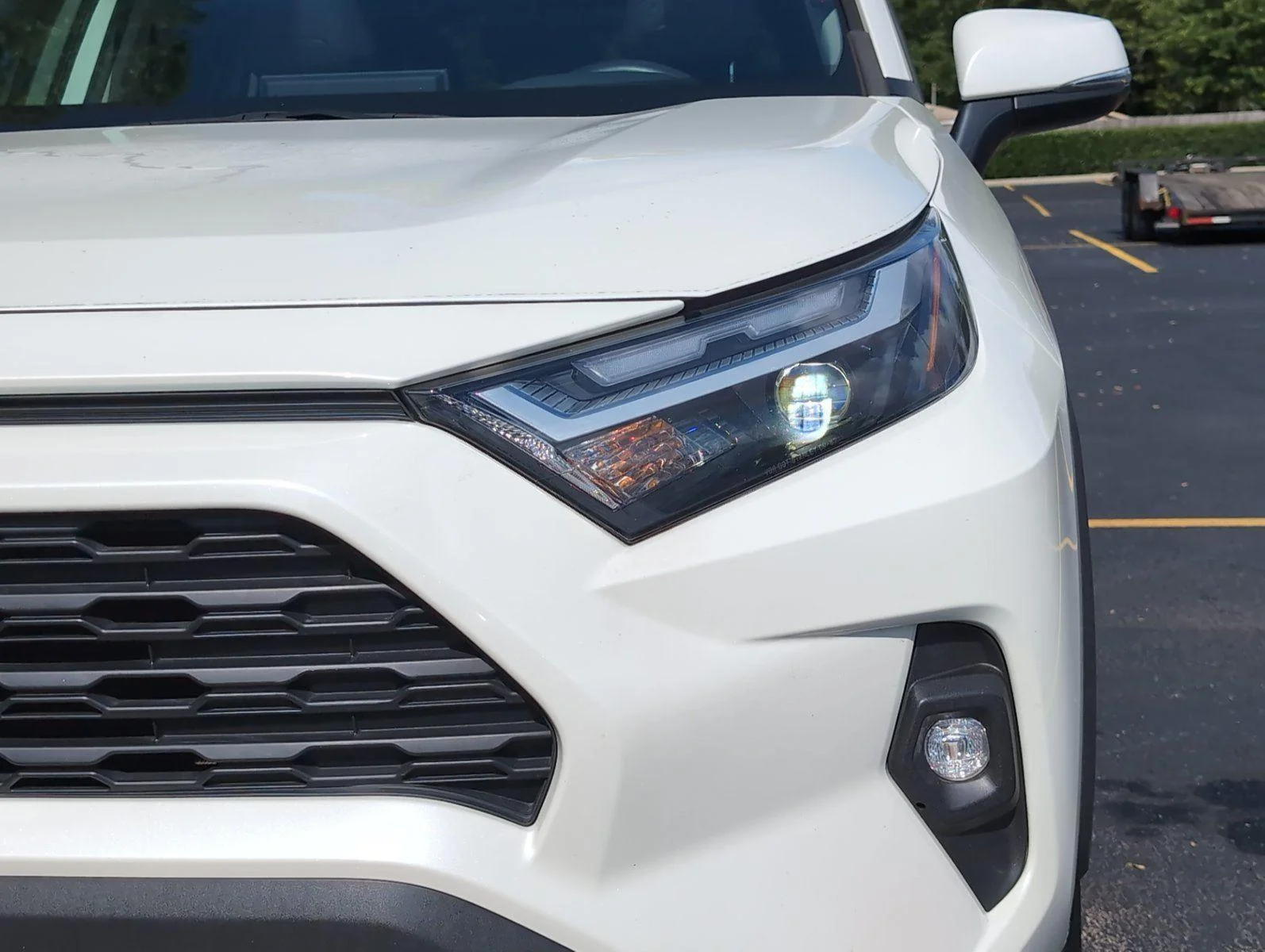 Used 2022 Blizzard Pearl Toyota Hybrid XLE Premium image 12