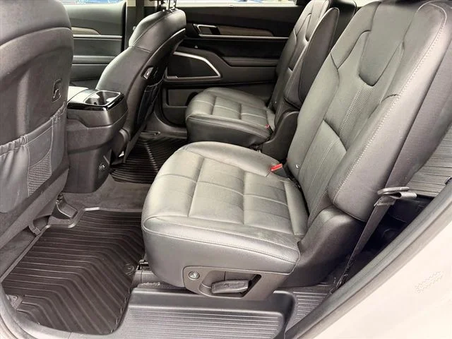 Used 2022 White Kia EX image 10