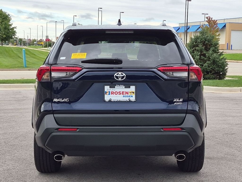 Used 2023  Toyota XLE Premium image 6