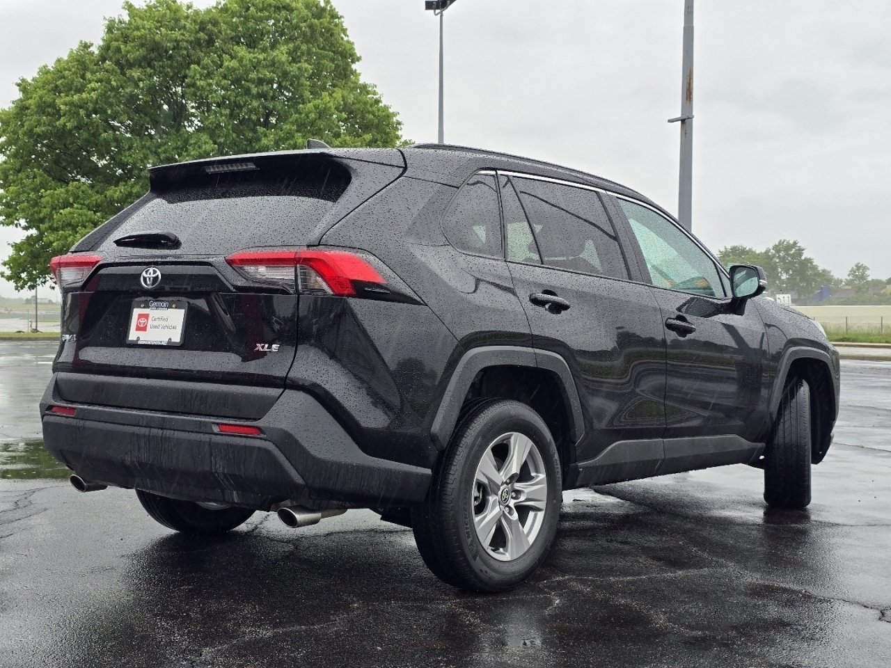 2025 Toyota RAV4 XLE - Photo 15