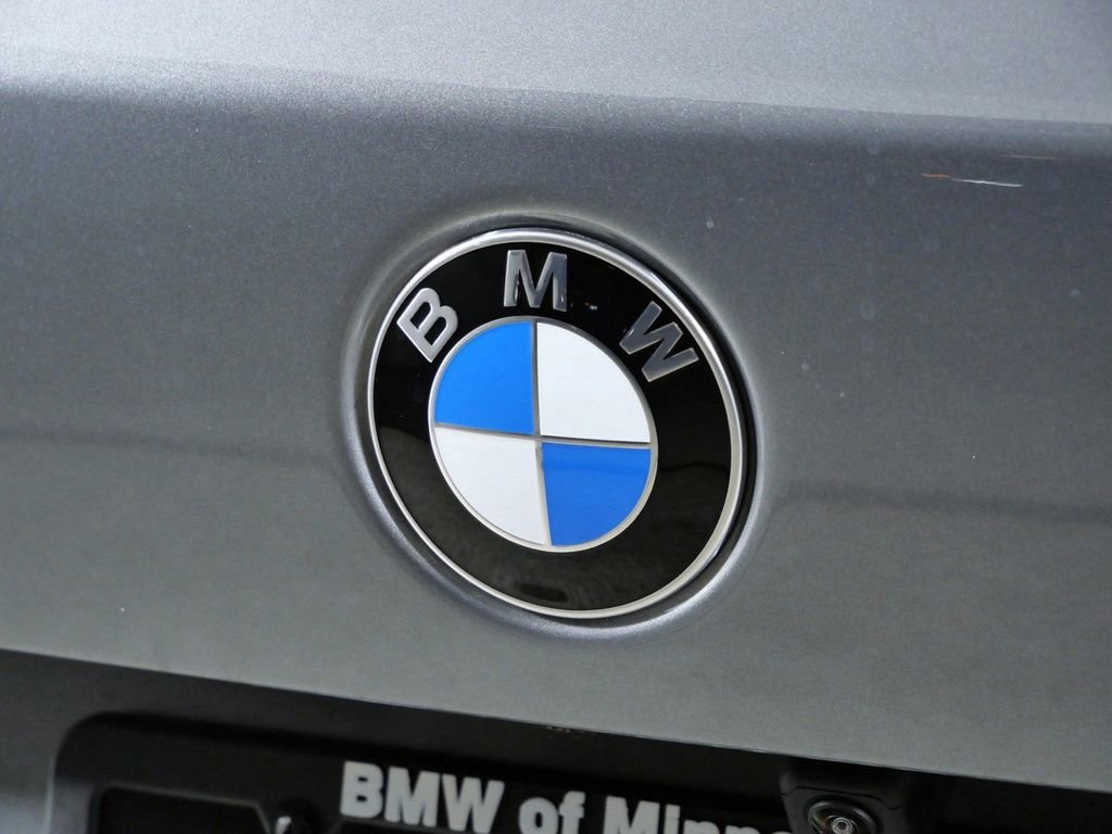 Used 2026 Skyscraper Grey Metallic BMW xDrive40i image 12