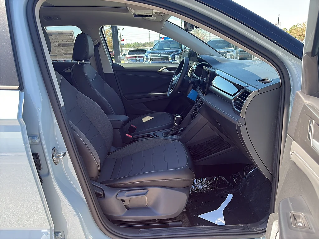 New 2027 Monument Gray w/ Deep Black Roof Volkswagen SE Black FWD image 7