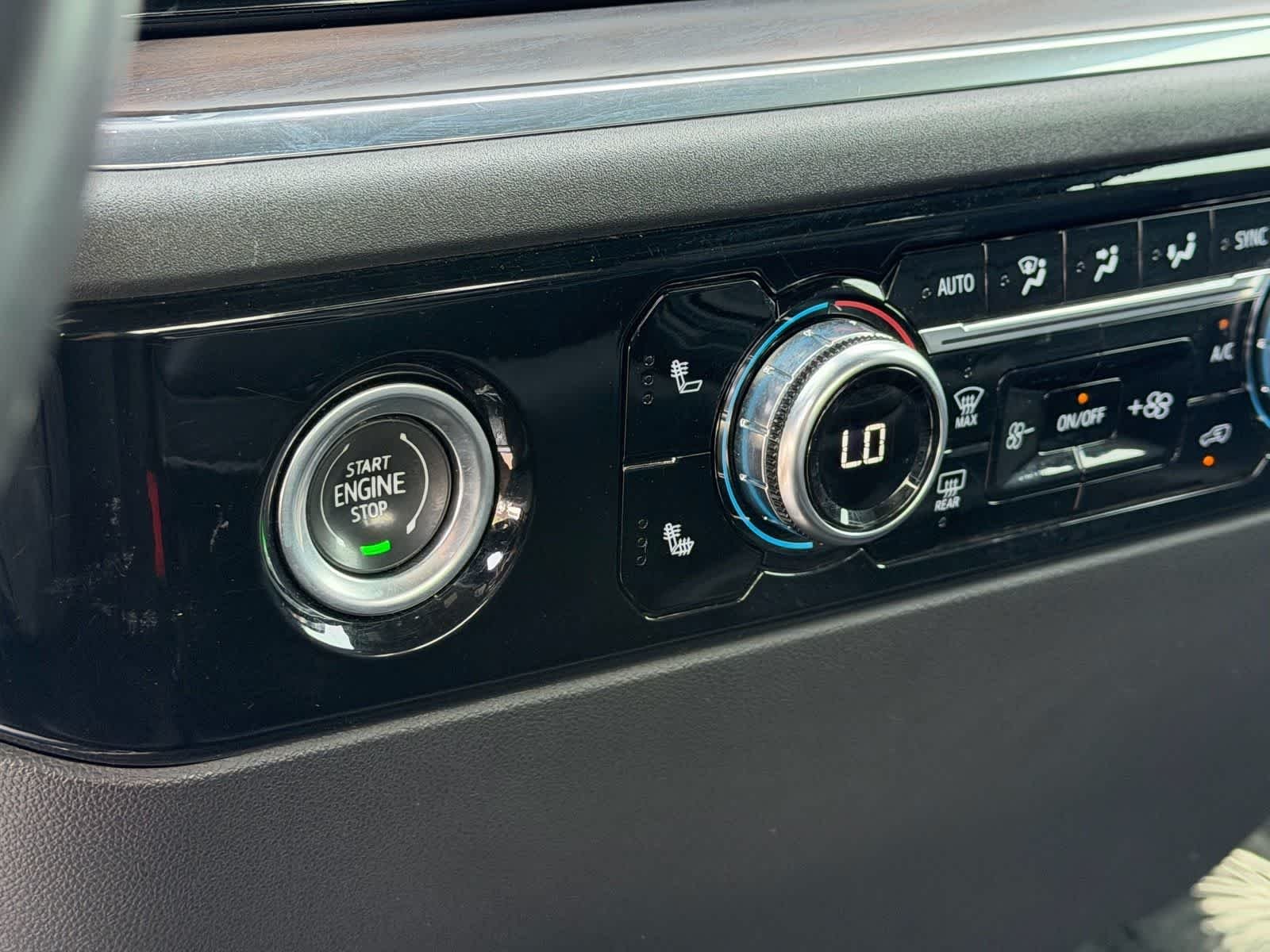 2024 GMC Sierra 1500 SLT - Photo 29