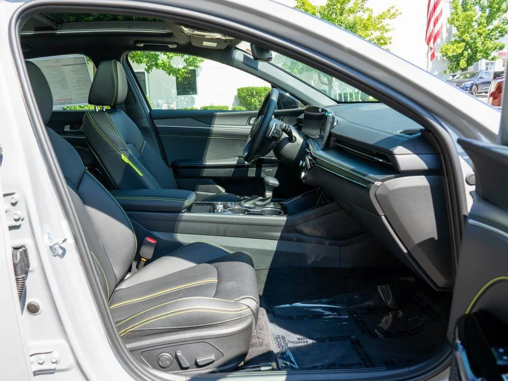 New 2026 Wolf Gray Kia GT image 10