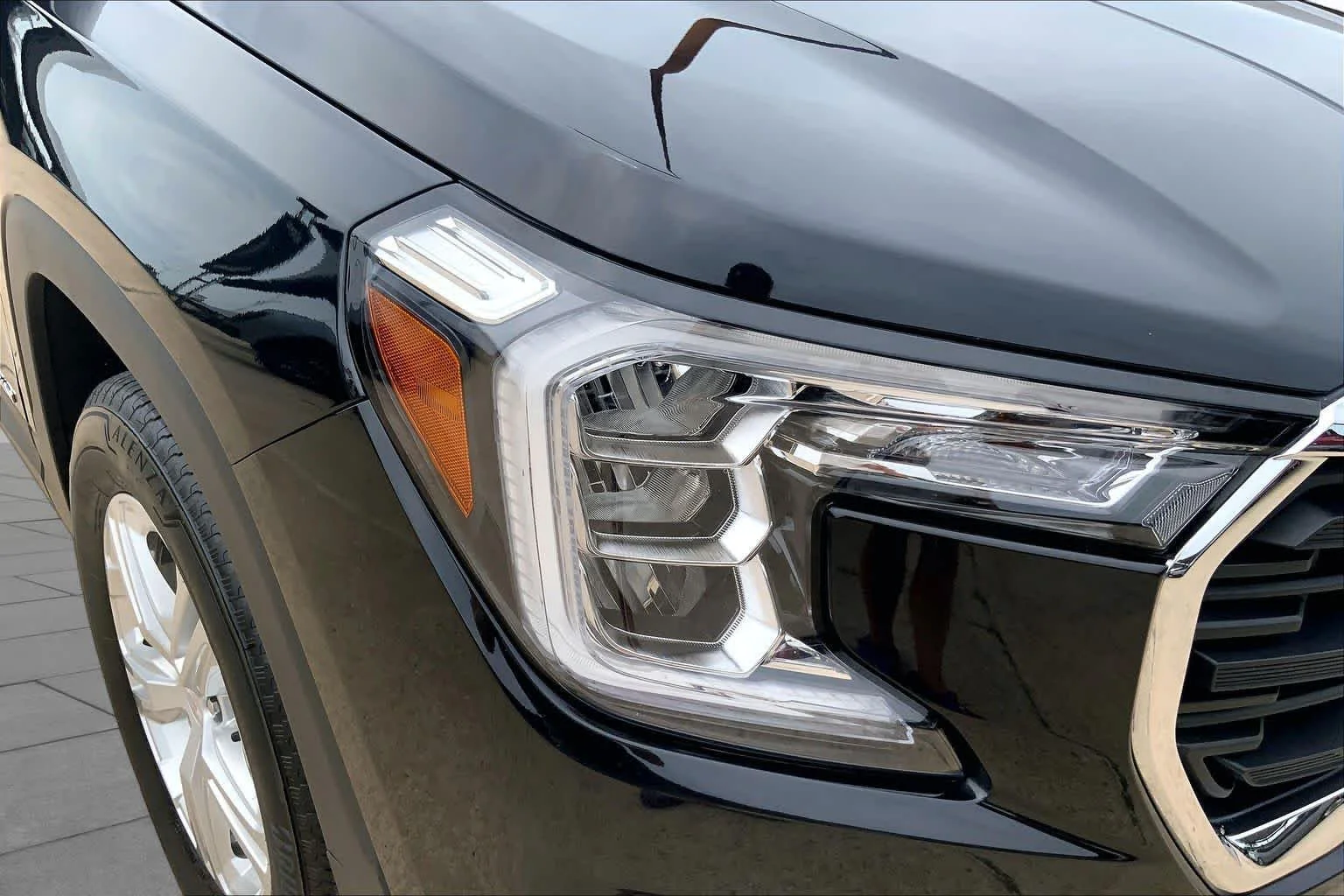 Certified Used 2024 Ebony Twilight Metallic GMC SLE image 27