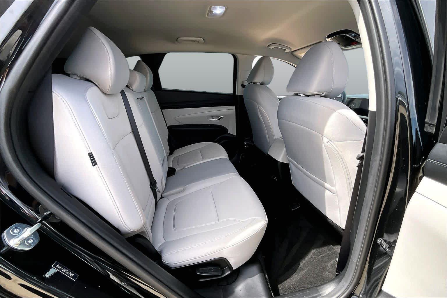 Used 2025 Phantom Black Hyundai SE image 19