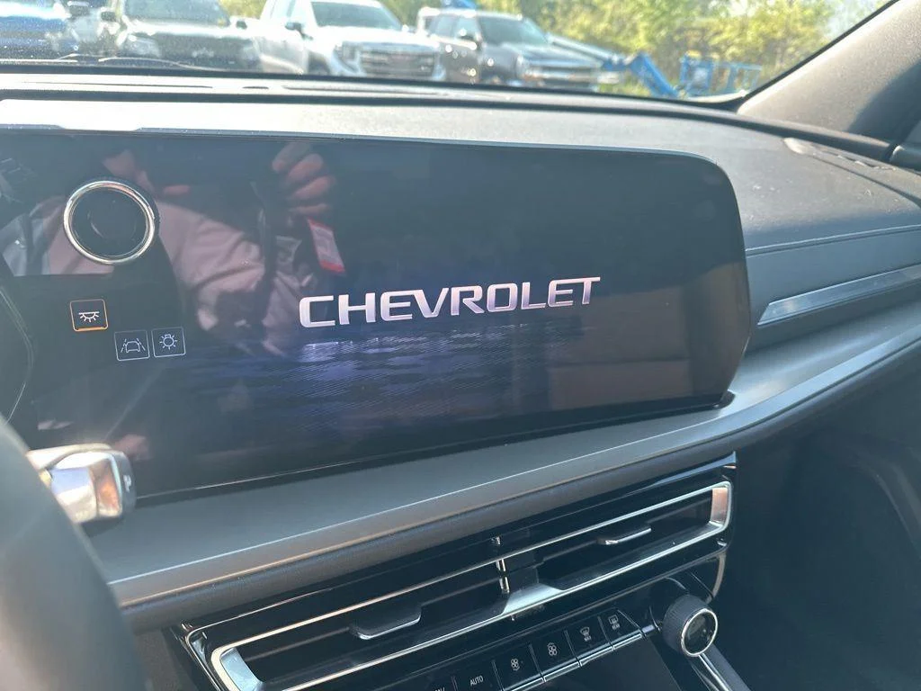 Used 2024 Lakeshore Blue Chevrolet LT image 10