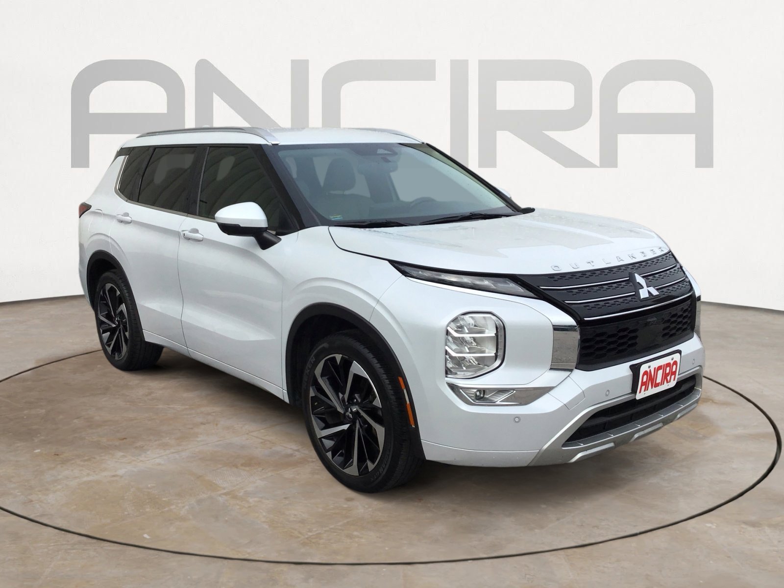 Used 2023 White Diamond Mitsubishi SEL image 6