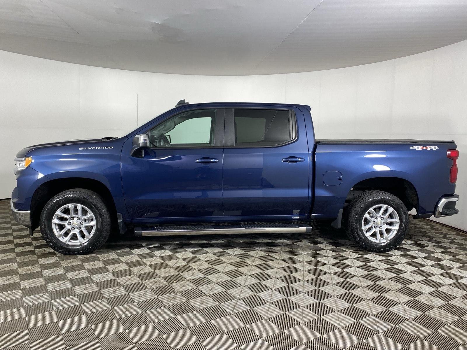Used 2022 Northsky Blue Metallic Chevrolet LT image 4