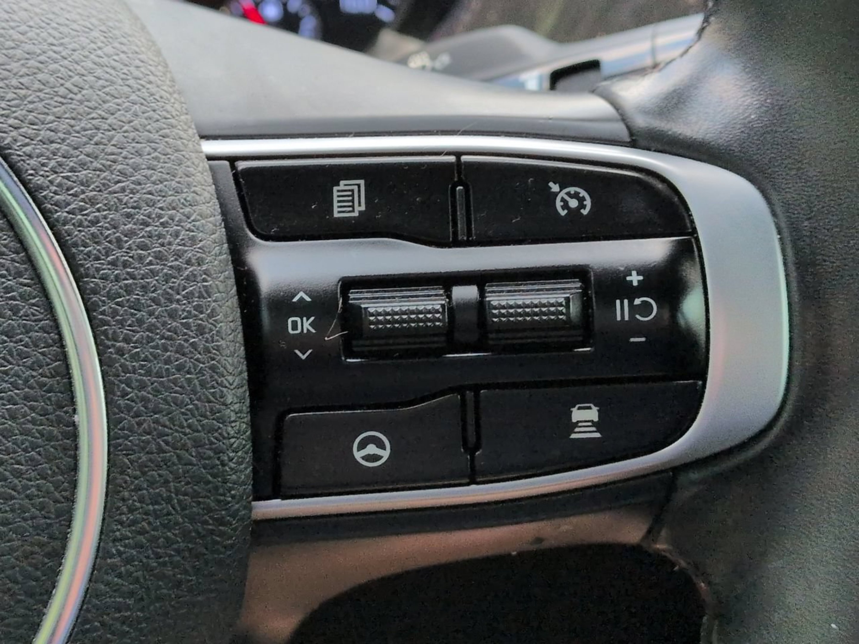 Used 2021 Wolf Gray Kia GT-Line image 23