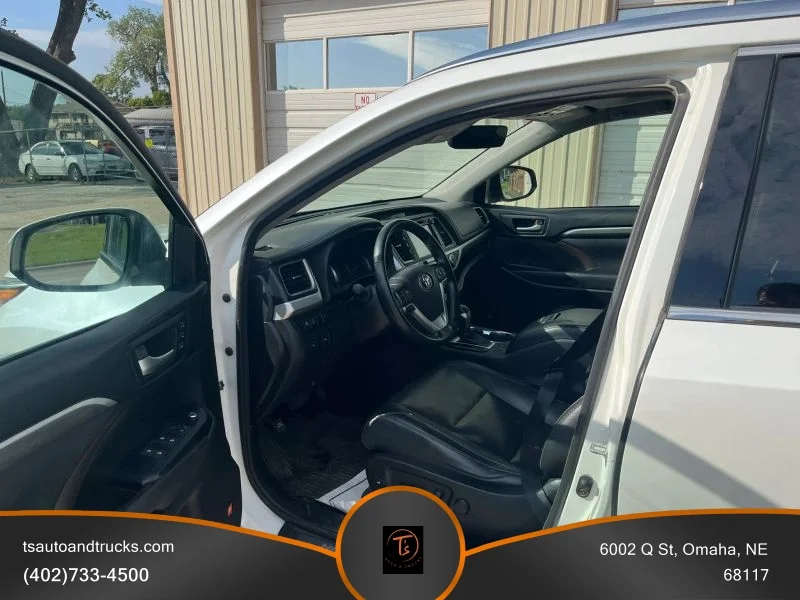Used 2017 White Toyota Limited Sport Utility 4D image 13