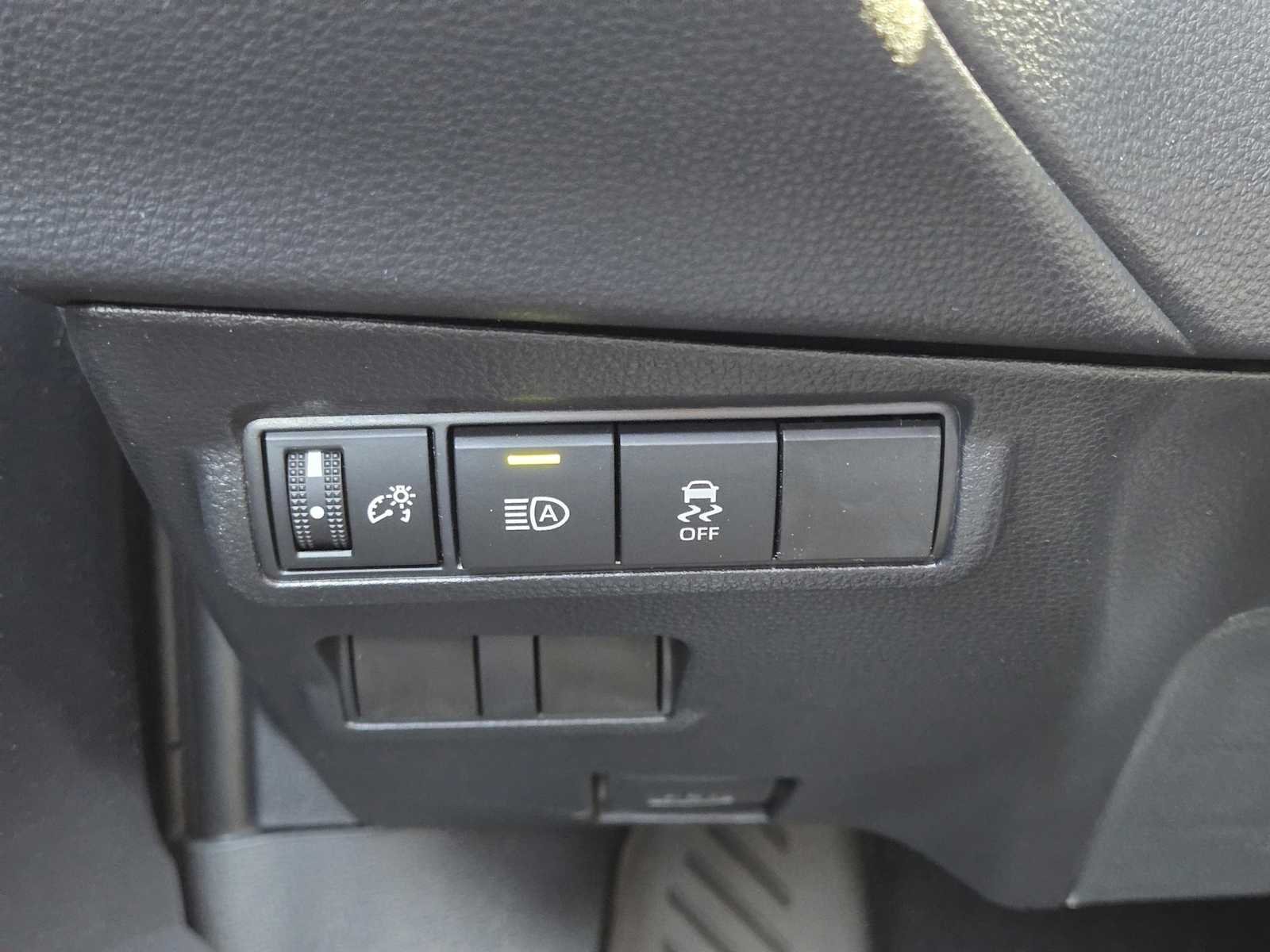 2026 Toyota Corolla Cross LE - Photo 21
