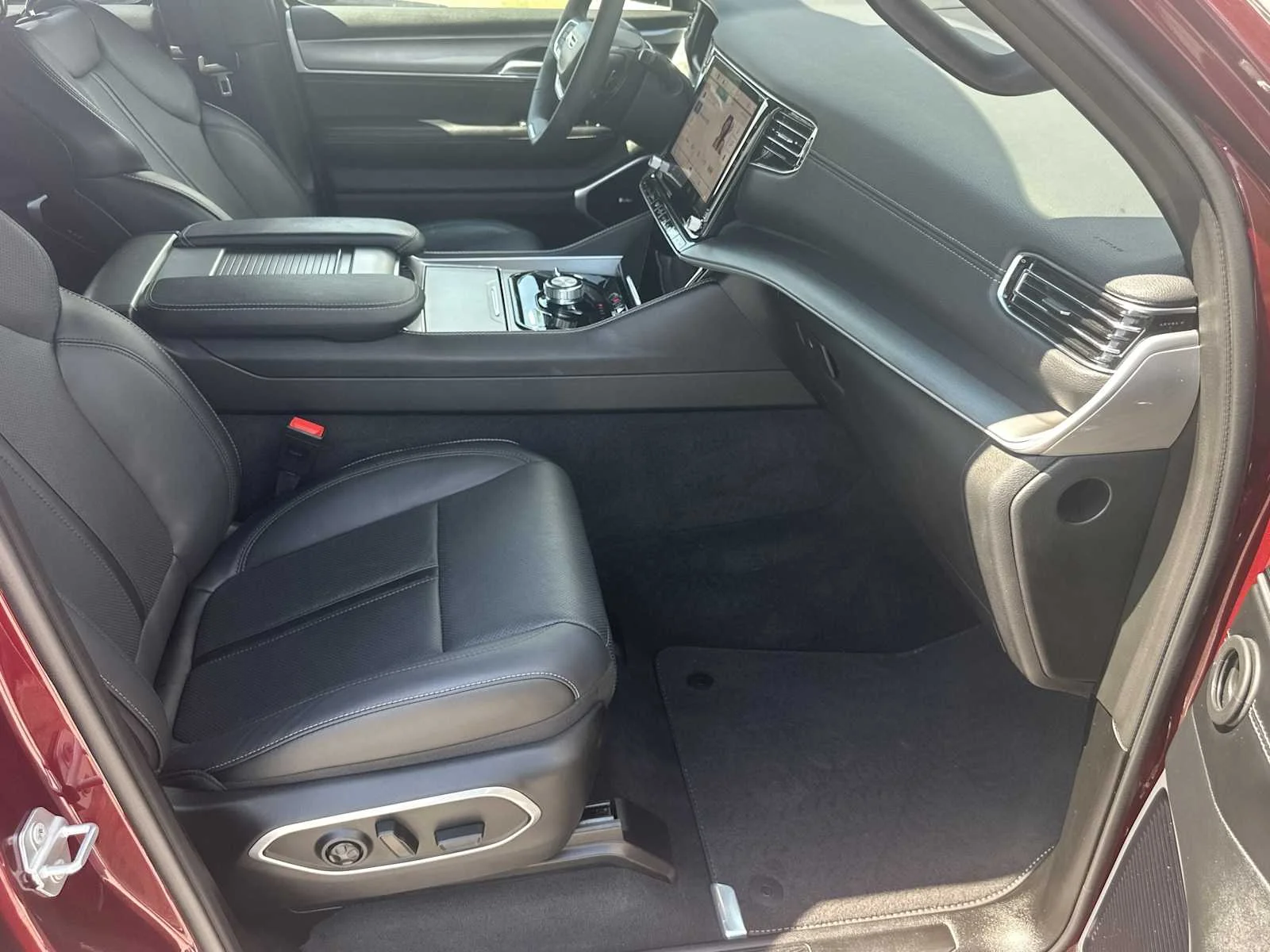 New 2026 Velvet Red Pearl-Coat Exterior Paint Jeep Limited Altitude image 13