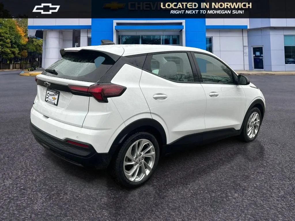 New 2027 Summit White Chevrolet LT image 31