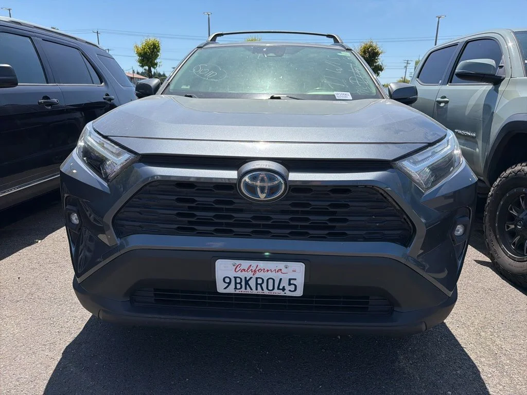 Used 2022 Magnetic Gray Metallic Toyota XLE Premium image 2