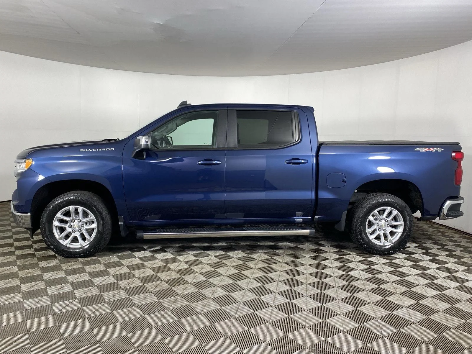 Used 2022 Northsky Blue Metallic Chevrolet LT image 4