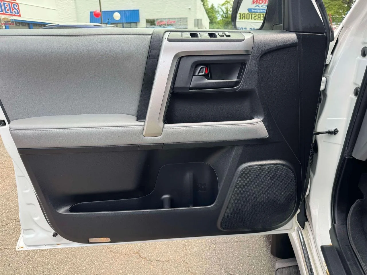 Used 2013 Blizzard Pearl Toyota SR5 image 20