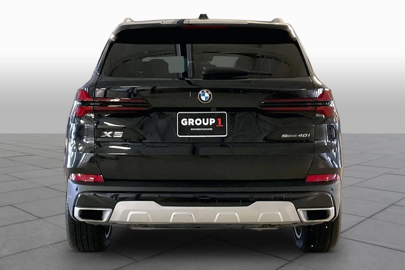Used 2026  BMW sDrive40i image 4