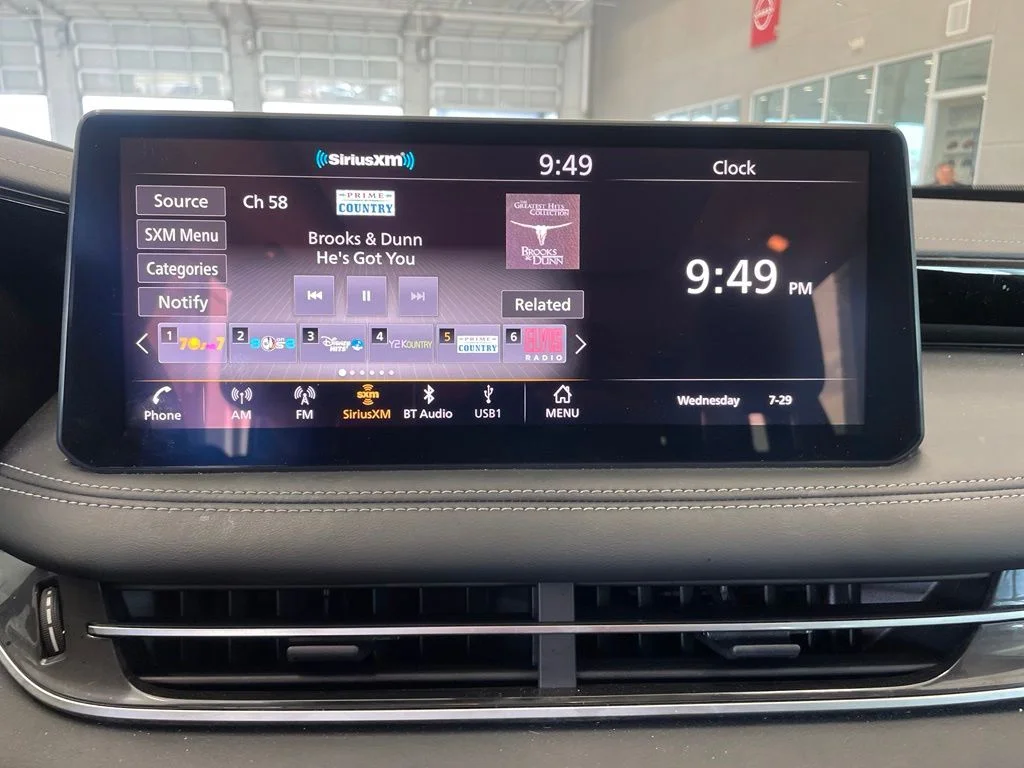 Used 2025 White INFINITI PURE image 16